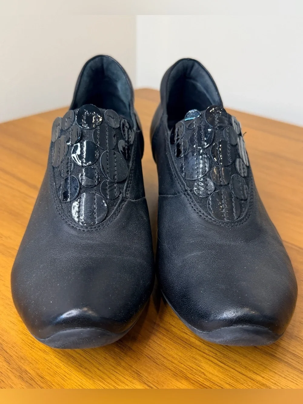 Think! Aida Black Leather Pumps Women’s Size 5.5 Comfort Shoes Handcrafted